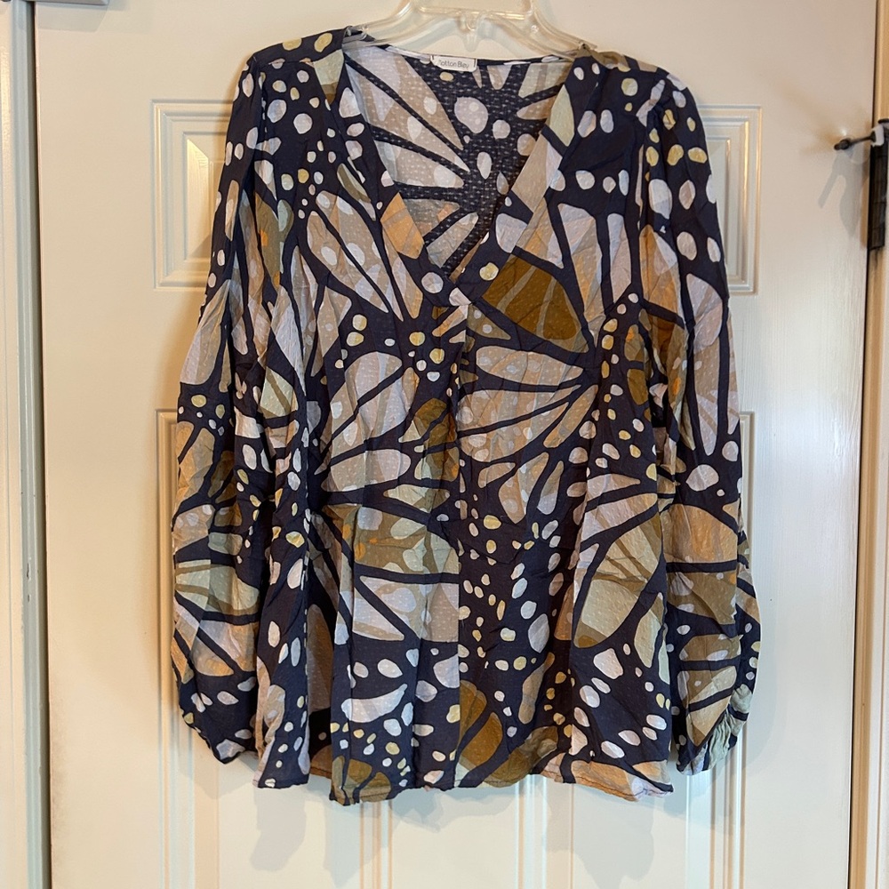 Elegant Women's Blouse with Leaf Pattern